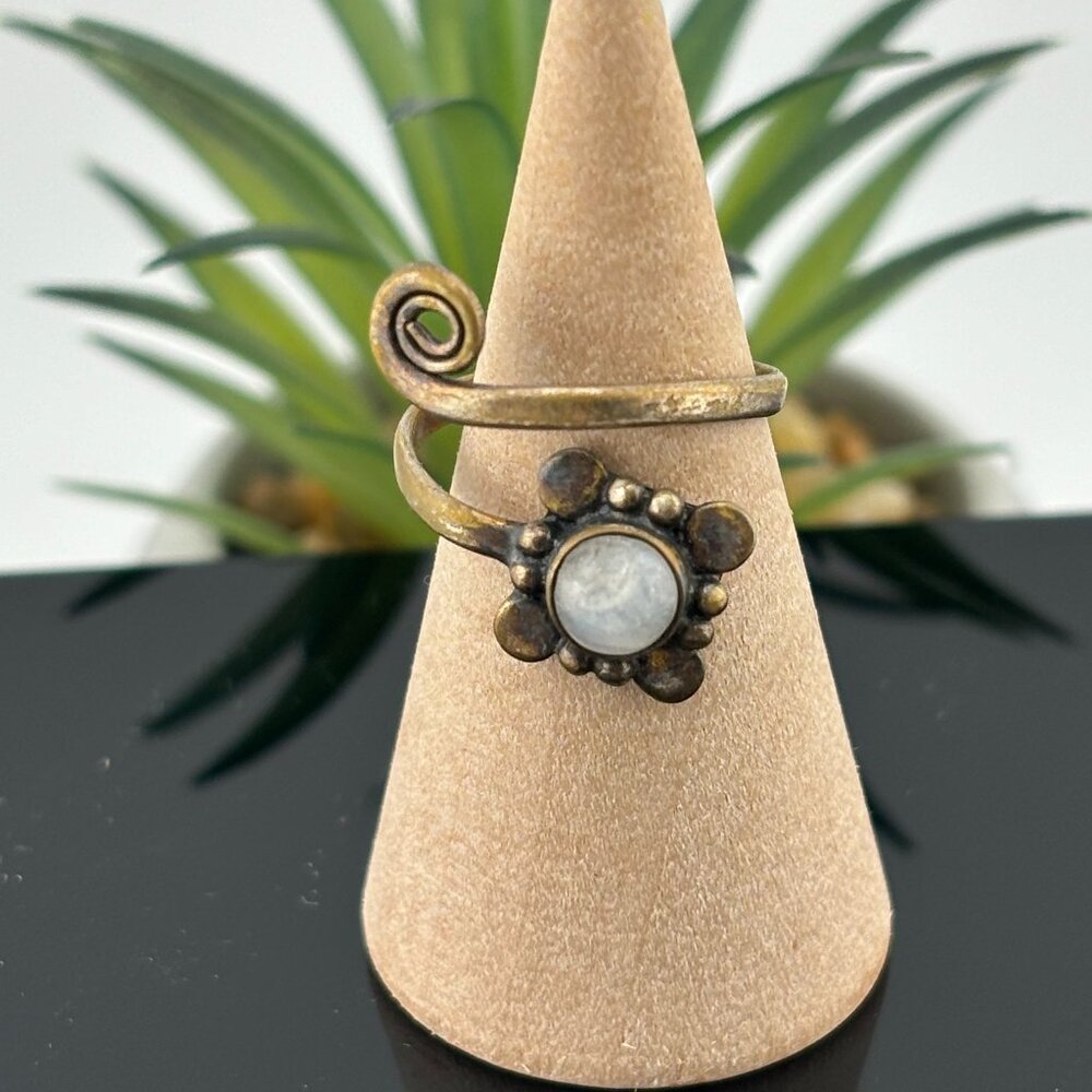 Vintage Twirl Ring With White Stone